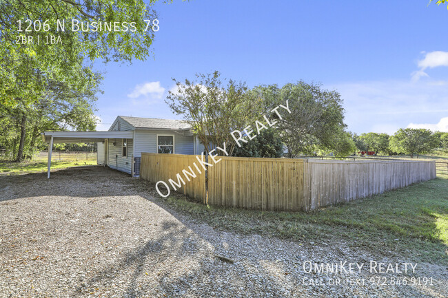 property at 1206 TX-78 BUS