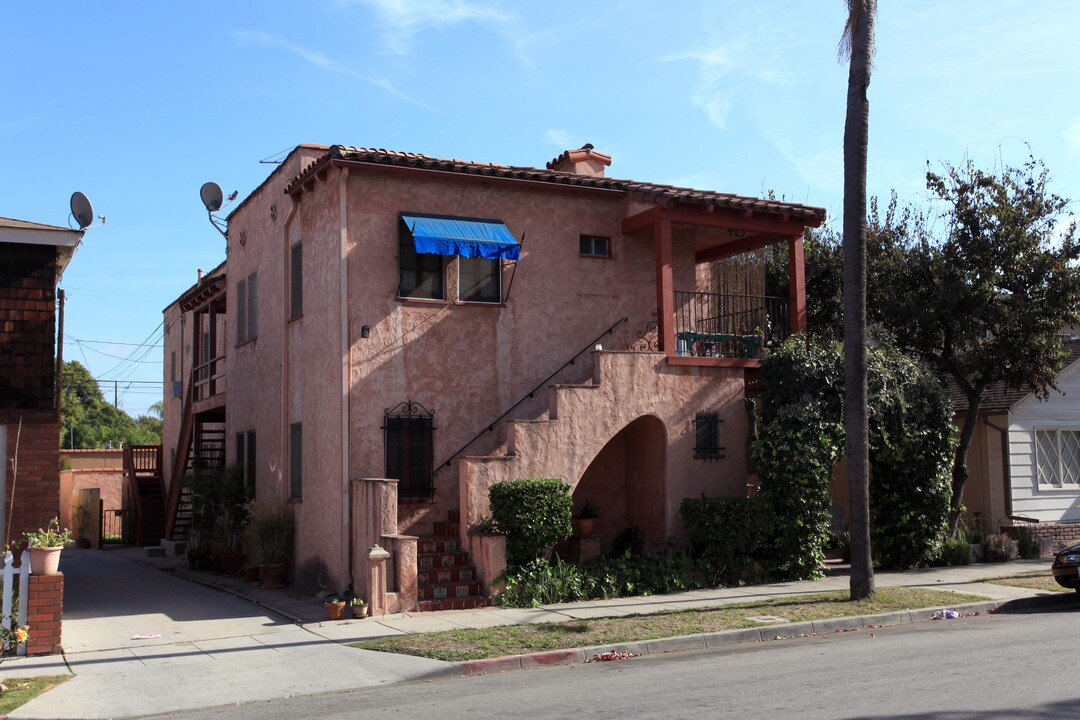 916 Belmont Ave in Long Beach, CA - Building Photo