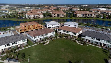 10072 Sunnifa Aly in Orlando, FL - Foto de edificio - Building Photo