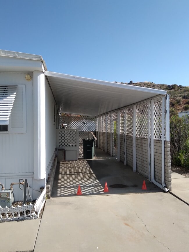 23156 Skylink Dr in Canyon Lake, CA - Building Photo - Building Photo