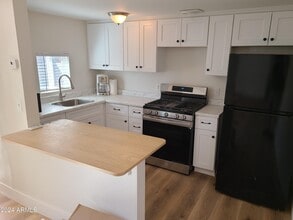 145 W Wickenburg Way in Wickenburg, AZ - Building Photo - Building Photo