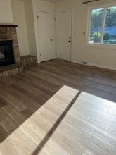 1459 Westview Dr in Coralville, IA - Foto de edificio - Building Photo