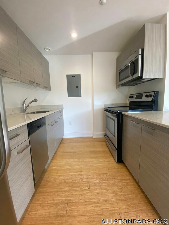 40 Malvern St in Boston, MA - Building Photo - Building Photo