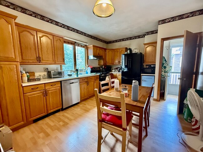 82 Bromfield Rd, Unit 2