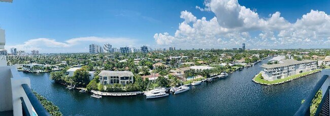 401 Golden Isles Dr in Hallandale Beach, FL - Building Photo - Building Photo