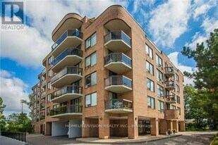 96 Fifeshire Rd in Toronto, ON - Building Photo