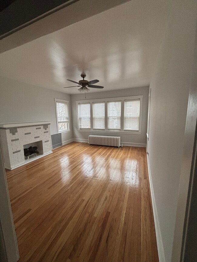 4028 W Crystal St, Unit 2 in Chicago, IL - Building Photo - Building Photo