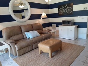 3529 Longmeadow in Sarasota, FL - Building Photo - Building Photo