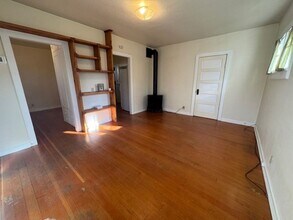 254 NW Congress St in Bend, OR - Building Photo - Building Photo