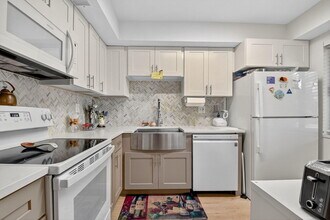 3050 Presidential Way in West Palm Beach, FL - Building Photo - Building Photo