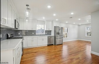 81 N Grove St in East Orange, NJ - Building Photo - Building Photo