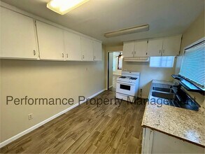 107 Plymouth Ave in Bakersfield, CA - Building Photo - Building Photo