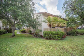10945 SW 113th Pl in Miami, FL - Foto de edificio - Building Photo