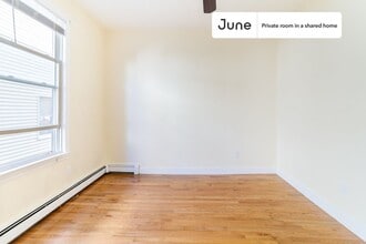 Private bedroom in 2 bed/1 bath Home in Boston, MA - Building Photo - Building Photo