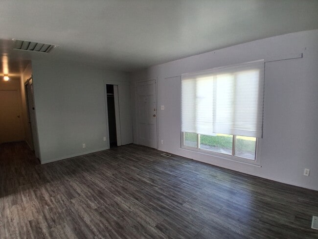 1001 Koehn Dr in Danville, IL - Building Photo - Building Photo