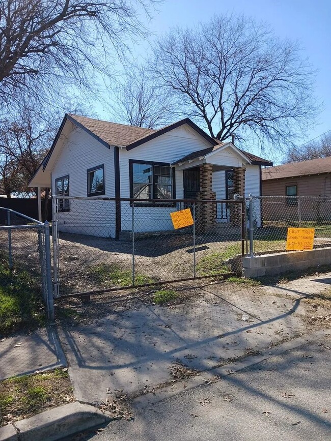 property at 414 W Theo Ave