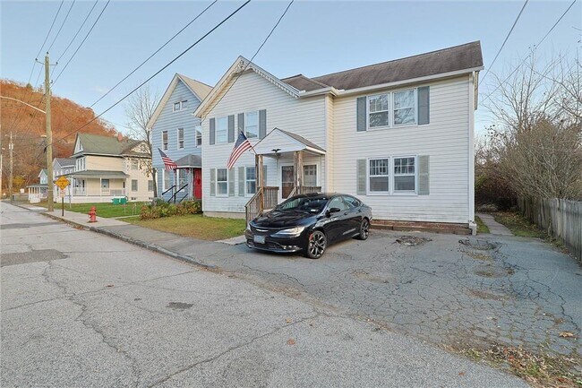 122 W Main St in Port Jervis, NY - Foto de edificio - Building Photo