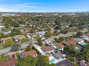 920 NE 159th St in North Miami Beach, FL - Building Photo - Building Photo