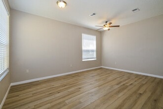 241 Bluff Pass Dr in Eustis, FL - Building Photo - Building Photo