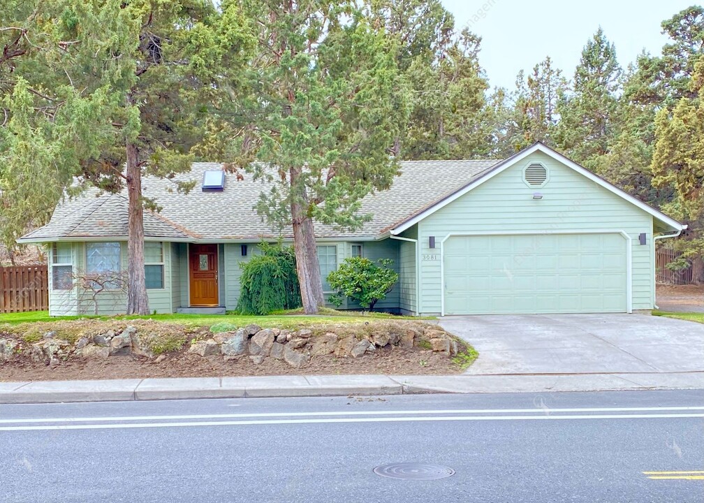 3081 NE Purcell Blvd in Bend, OR - Building Photo