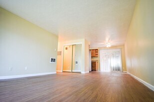 12695-12699 SE 27th Ave in Portland, OR - Building Photo