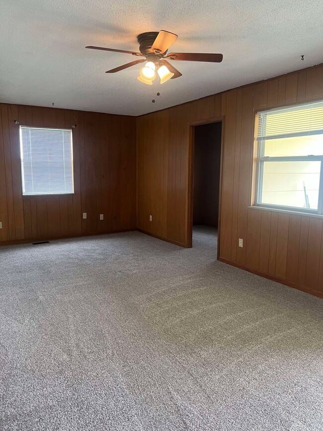 214 S Tom St in Webb City, MO - Building Photo - Building Photo