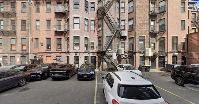 250 Newbury St, Unit 1R