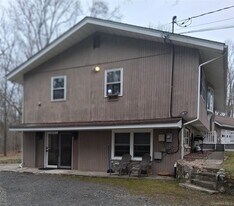 18 Ugo Dr in Newburgh, NY - Building Photo