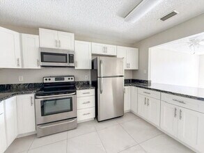 1515 N Federal Hwy in Lake Worth Beach, FL - Building Photo - Building Photo