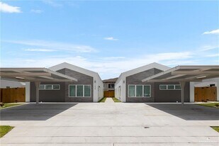 1424 E Hibiscus Ave in McAllen, TX - Building Photo