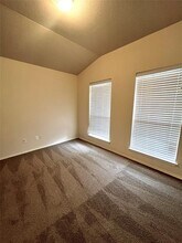 327 Paddington Dr in Kyle, TX - Building Photo - Building Photo