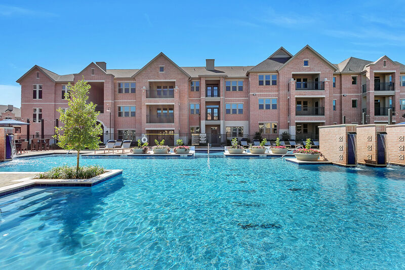 Axis Kessler Park in Dallas, TX - Building Photo