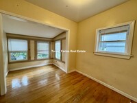 39 Adrian St, Unit 2 in Somerville, MA - Foto de edificio - Building Photo