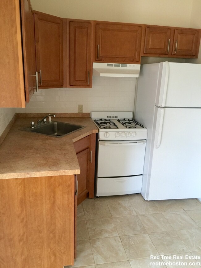 21 Brighton Ave, Unit 3 in Boston, MA - Foto de edificio - Building Photo