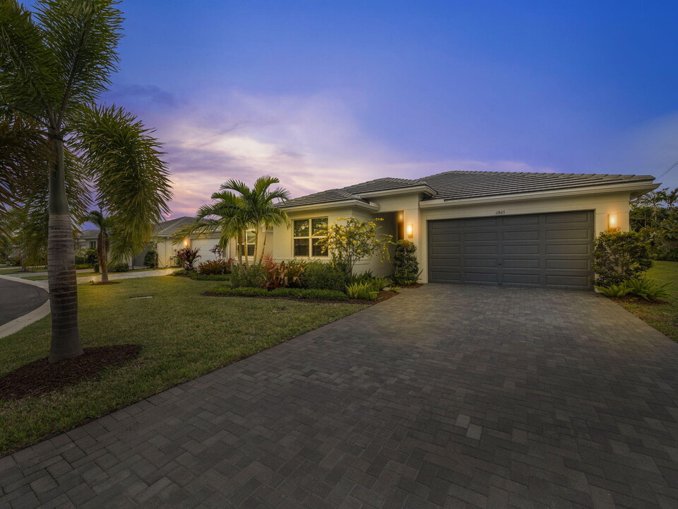 11865 SW Oceanus Blvd in Port St. Lucie, FL - Building Photo