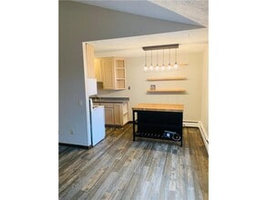 932 Westbrooke Way in Hopkins, MN - Building Photo - Building Photo