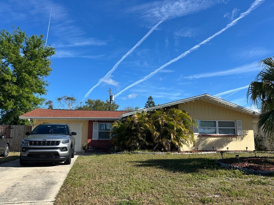 2308 Shelley St in Clearwater, FL - Building Photo