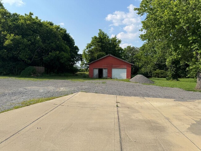 6879 Lebanon Rd in Mount Juliet, TN - Building Photo - Building Photo