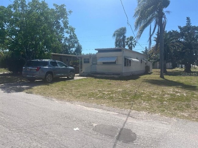 1949 Hess Dr in Holiday, FL - Building Photo - Building Photo