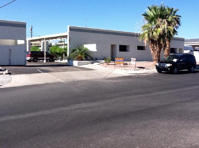 2035 Moyo Dr in Lake Havasu City, AZ - Foto de edificio - Building Photo