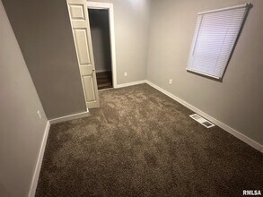 524 Caroline St in Pekin, IL - Building Photo - Building Photo