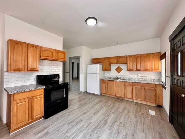 property at 2907 E Jackson Ave