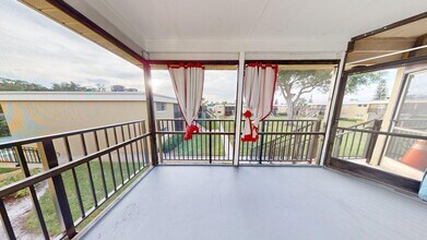 1000 Lake of the Woods Blvd in Fern Park, FL - Foto de edificio - Building Photo