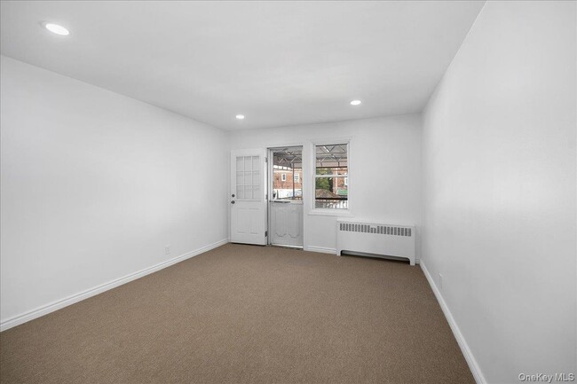 163 Glover Ave in Yonkers, NY - Building Photo - Building Photo