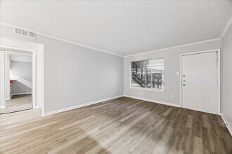 1645 W Main St in Houston, TX - Foto de edificio - Building Photo