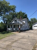 8330 Clough Pike in Cincinnati, OH - Building Photo