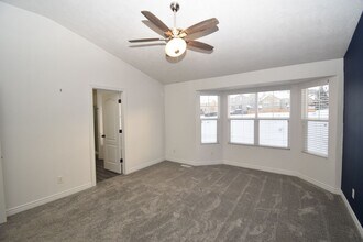 2182 Whitekirk Way in Draper, UT - Building Photo - Building Photo