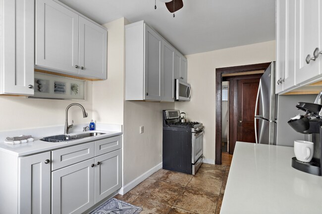 935-937 Marshall Ave in St. Paul, MN - Building Photo - Building Photo