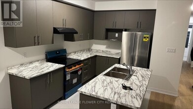 19 Velvet Wy in Thorold, ON - Building Photo - Building Photo