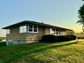 577 W Glendora Rd in Buchanan, MI - Building Photo - Building Photo